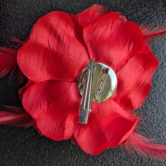 Pinup Red Floral Hair Clip / Brooch - Picture 3 of 3